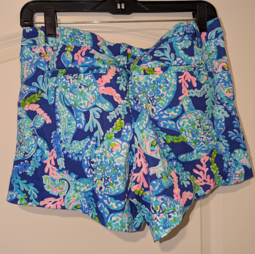 Lilly Pulitzer 5” Callahan Stretch Shorts Blue Turtle Villa Size 6 VGUC - Picture 2 of 4